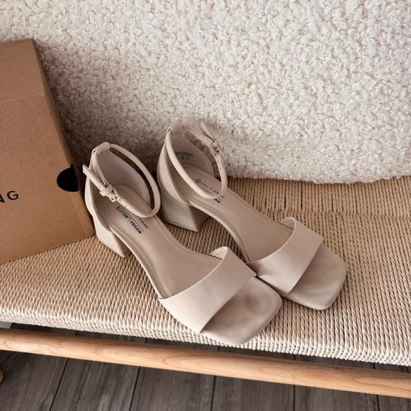 SOLD - Call It Spring Vickii Block Heel Sandal Size 7.5 - Picture 4 of 10